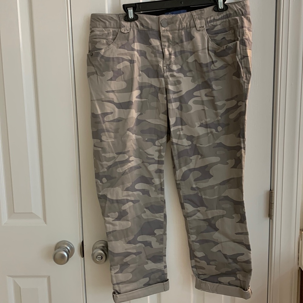 Like new Democracy grey colored camp capri pants, size 16W